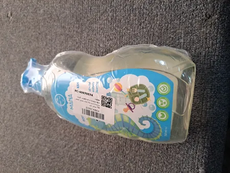 مایع شوینده و ضدعفونی کننده شیشه شیر مانا مدل پمپی حجم 750 میلی لیتر