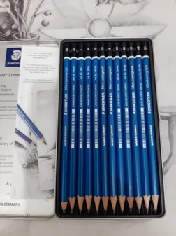 مداد طراحی استدلر مدل لوموگراف مجموعه 12 عددی