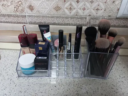 استند لوازم آرایشی مدل M