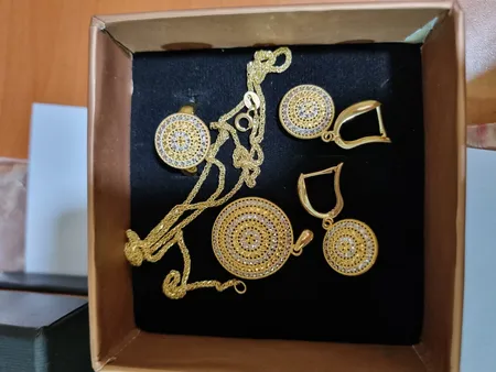 نیم ست طلا 18 عیار زنانه طلای مستجابی مدل آوا گرد کد 68001