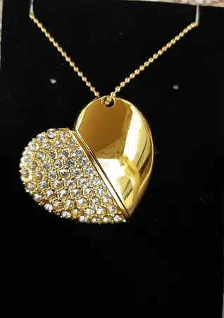 فلش مموری طرح قلب مدل UJ-004 ظرفیت 64 گیگابایت