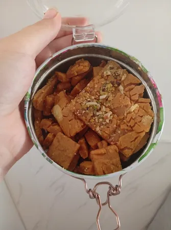 سوهان زعفرانی حبه قم - 400 گرم