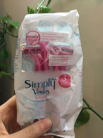 خود تراش ژیلت مدل Simply Venus 3 بسته 4 عددی