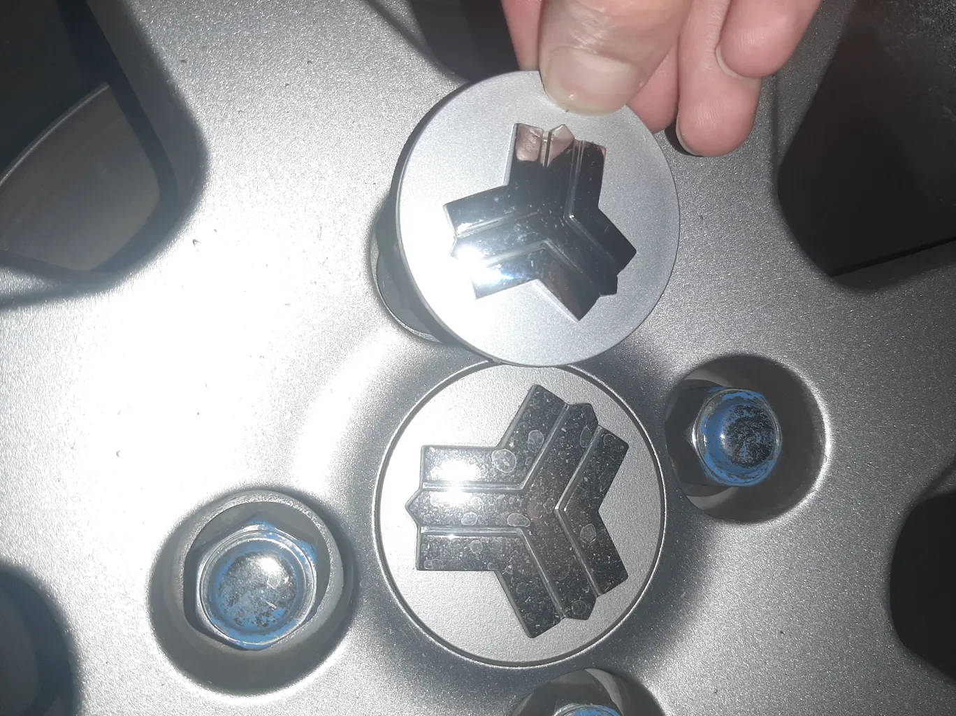 در پوش وسط رینگ خودرو وارون مدل P-471 مناسب برای شاهین