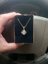 تجریه خرید گردنبند طلا 18 عیار ناریا مدل پروانه رنگ سفید