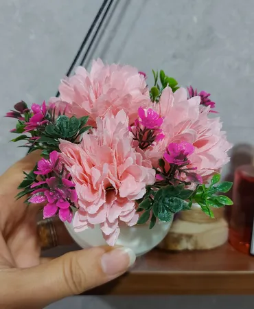 گلدان به همراه گل مصنوعی مدل سه گلی k16