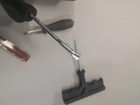 کیت پنچری تیوبلس مدل دسته پلاستیکی همراه با آچار والف