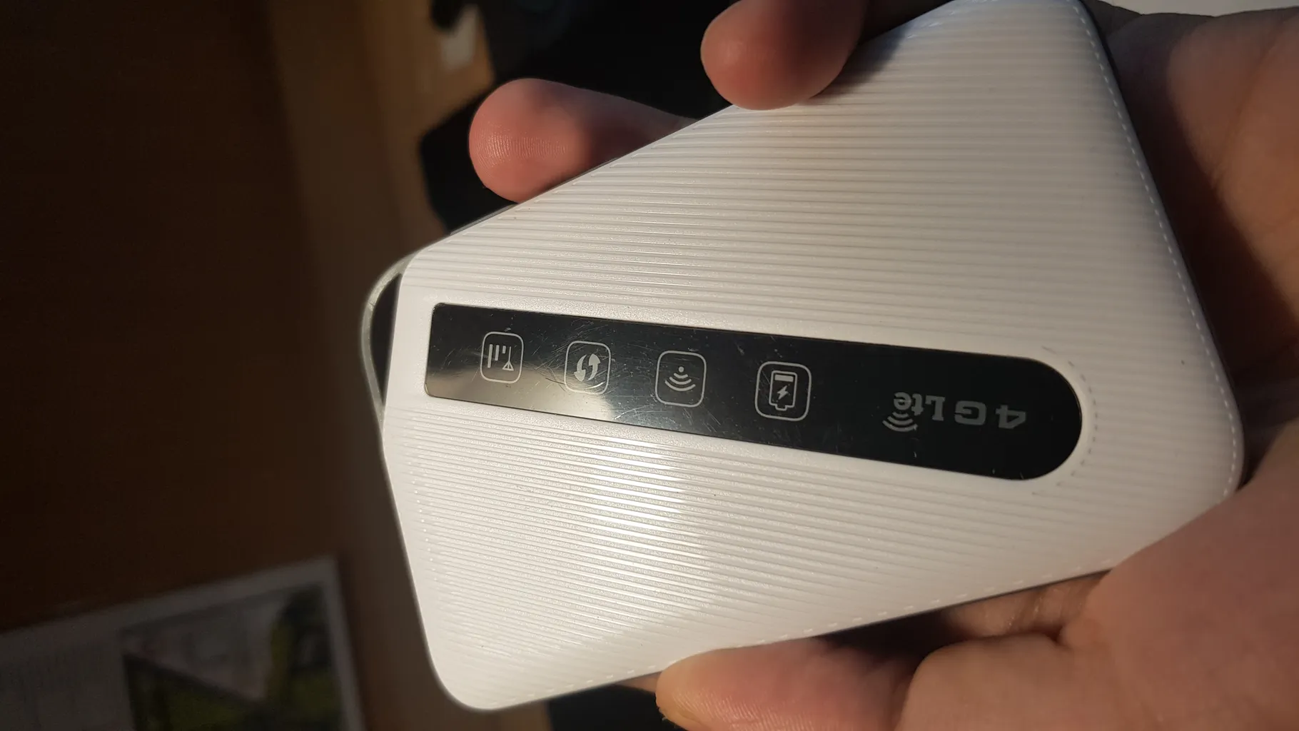 مودم 4G/LTE قابل حمل دی-لینک مدل DWR-930M مودم 4G/LTE قابل حمل دی-لینک مدل DWR-930M