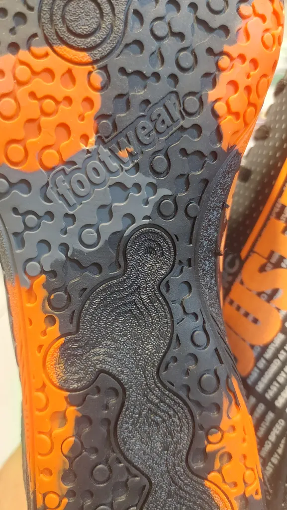 کفش فوتسال پسرانه مدل BKN6565