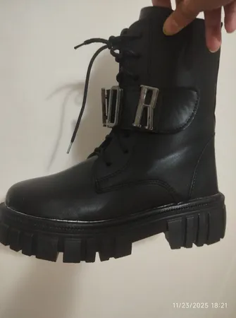 بوت زنانه مدل چسبی ساده دیبالا