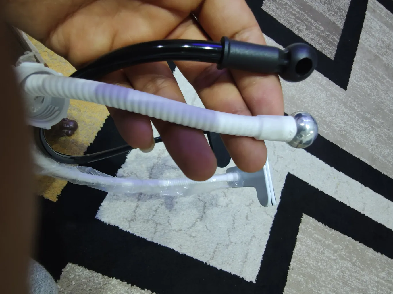 پایه نگهدارنده گوشی موبایل لوکین مدل Lazy Bracket