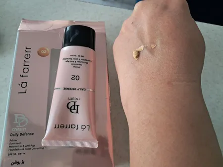دی دی کرم رنگی لافارر مدل SPF 30 02 مناسب انواع پوست حجم 33 میلی لیتر