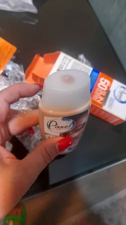 کرم ضد آفتاب رنگی پیکسل، SPF 50، مدل GOLDEN BEIGE، مناسب پوست‌های آکنه‌دار و چرب با تنالیته تیره و حجم 50 میلی‌لیتر، محافظت‌کننده در برابر اشعه‌های UVA و PA ،UVB+++، ضد جوش و آکنه، دارای فرمولاسیون فاقد چربی و هیالورونیک اسید، با ماندگاری 2 ساعته