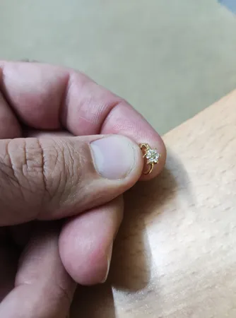 پیرسینگ طلا 18 عیار زنانه کیا گالری مدل گل کد EM375