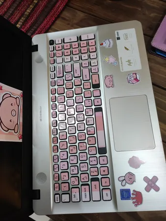 استیکر لپ تاپ راتیانا مدل girly pack مناسب برای لپ تاپ 15 تا 17 اینچ به همراه برچسب حروف فارسی کیبورد