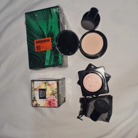 کوشن توز مدل گل رز شماره 01 به همراه پد آرایشی