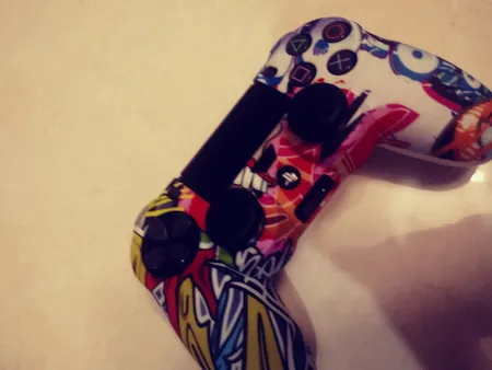 محافظ دسته بازی پلی استیشن 4 مدل rainbow به همراه روکش آنالوگ