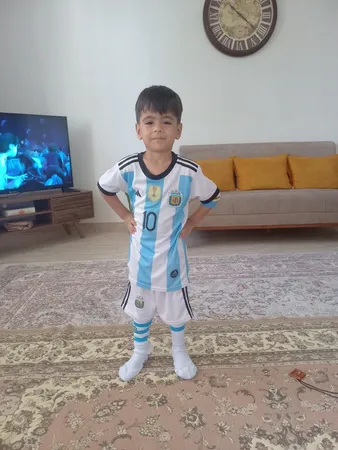 ست پنج تکه لباس ورزشی پسرانه طرح تیم ملی آرژانتین مدل مسی 2023