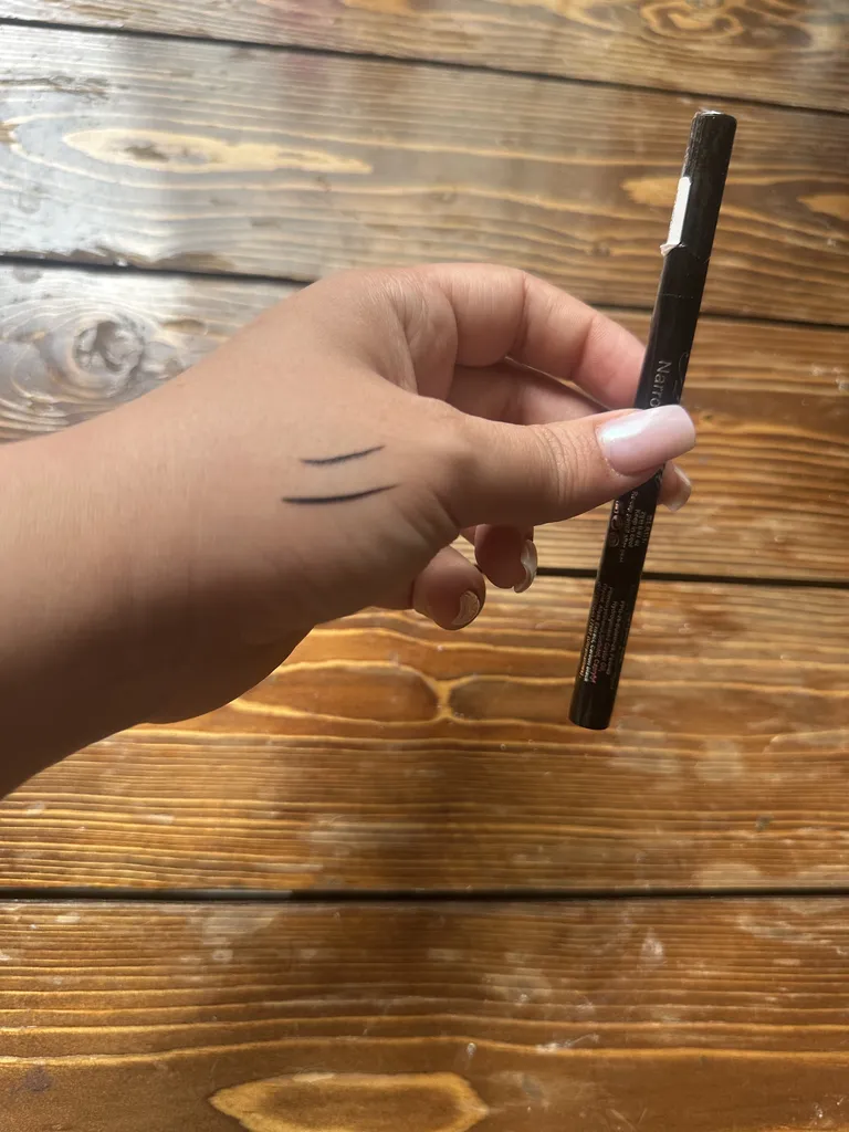 خط چشم آدلیتا مدل Nar