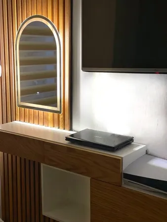 آینه سرویس بهداشتی تارا دکور طرح گنبدی مدل حرکتی کد ic169