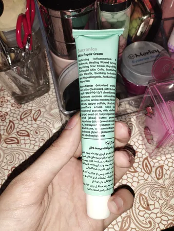 کرم ترمیم کننده پوست لافارر مدل سوکرانیکا حجم 30 میلی لیتر