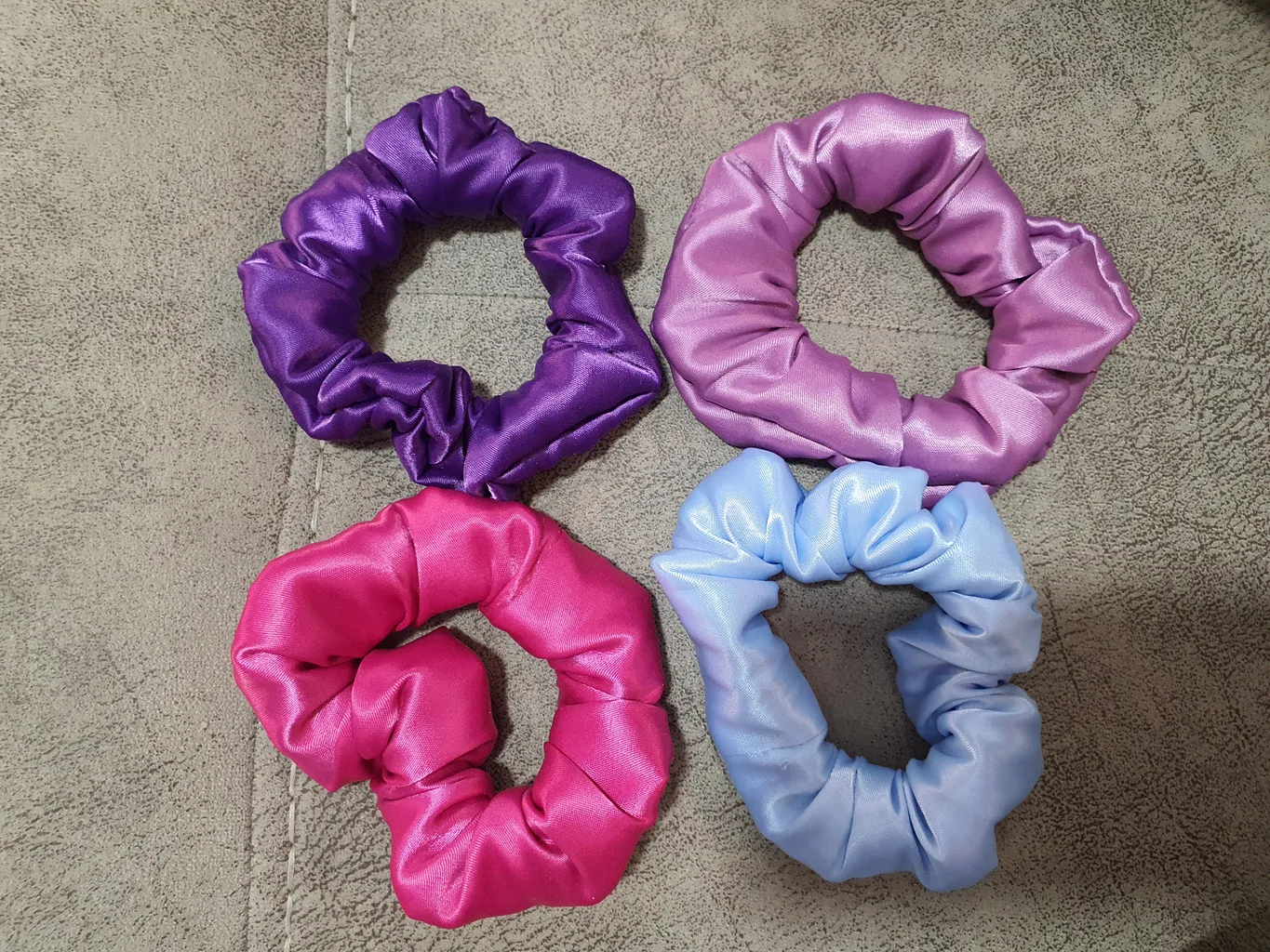 کش مو زنانه مدل اسکرانچی ساتن بسته 4 عددی