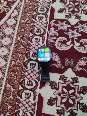 ساعت هوشمند مدل اولترا T1000 دارای قابلیت های قابلیت مکالمه مستقیم، قابلیت مکالمه از طریق بلوتوث، ضد آب بند سیلیکون