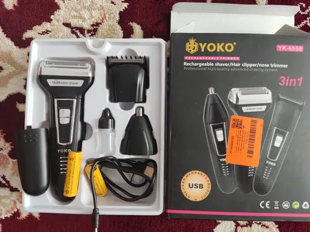 ماشین اصلاح موی صورت یوکو مدل YK-6558، همراه با 3 سر اضافه با قابلیت اصلاح صورت بینی و موی بدن، منبع انرژی با باتری قابل شارژ، تکنولوژی اصلاح به صورت برش مستقیم، اندازه اصلاح 0.1 میلی‌متر، به‌همراه روغن، کابل شارژ