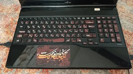 استیکر لپ تاپ توییجین و موییجین طرح شعر فارسی کد 02 مناسب برای لپ تاپ 15.6 اینچ به همراه برچسب حروف فارسی کیبورد