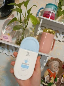 تجریه خرید کرم ضد آفتاب بی‌رنگ استلین، 80 SPF، مدل ultra،  مناسب انواع پوست با حجم 100 میلی لیتر، محافظت‌کننده در برابر اشعه‌های UVA و UVB، مرطوب‌کننده، فاقد پارابن، PA+++، ضد پیری، دارای فرمولاسیون فاقد چربی، با ماندگاری 3 ساعته