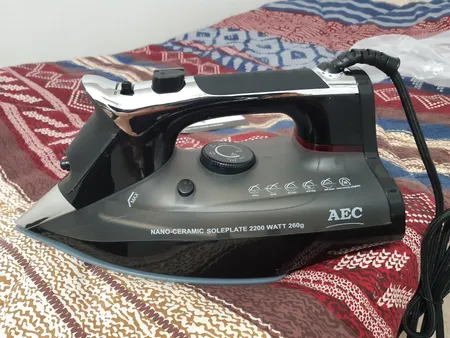 اتو بخار ای ای سی مدل AEC-S8002