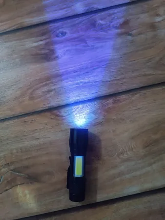 چراغ قوه دستی مدل UV filtering با نور بنفش
