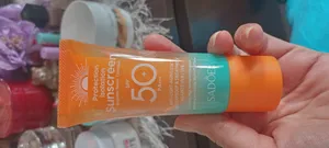 تجریه خرید کرم ضد آفتاب بدون رنگ سادور SPF 50 مدل PI محافظ UVA ،UVB و PA+++، ضد حساسیت، ضد چروک و ضد پیری، مناسب انواع پوست‌  وزن 50 گرم