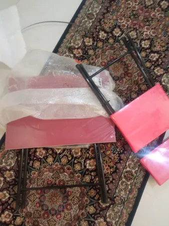 میز و صندلی تحریر تاشو و تنظیم شو باس قرمز