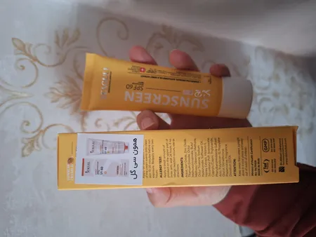 کرم ضدآفتاب رنگی فاقد چربی سی گل 50 میلی‌لیتر