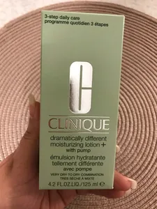 تجریه خرید کرم آبرسان کلینیک مدل dramatically different حجم 125 میلی لیتر