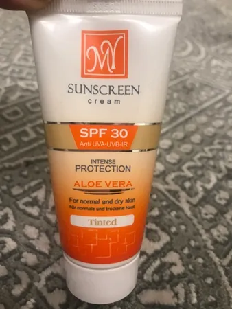 کرم ضدآفتاب رنگی مای مدل SPF30، مناسب پوست‌های خشک و معمولی، حجم 50 میلی‌لیتر