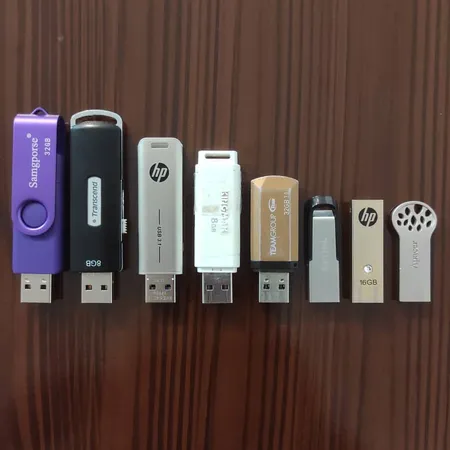 فلش مموری اچ‌پی مدل X796W ظرفیت 64 گیگابایت