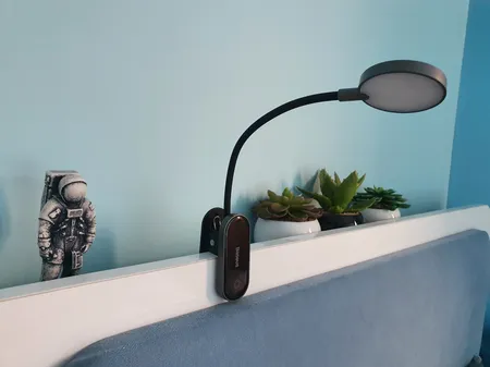 چراغ مطالعه باسئوس مدل DGRAD-0G