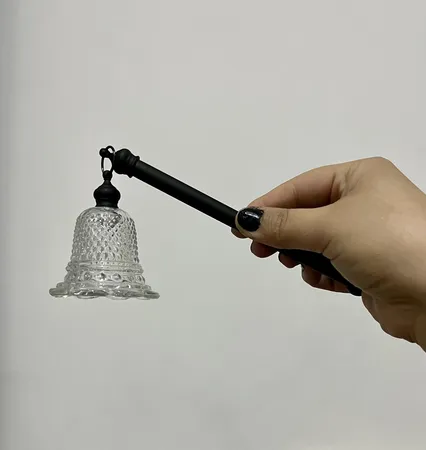 شمع خاموش کن مدل فلزی زنگوله ای بلوری