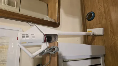جاروبرقی 600 وات درما مدل DX888