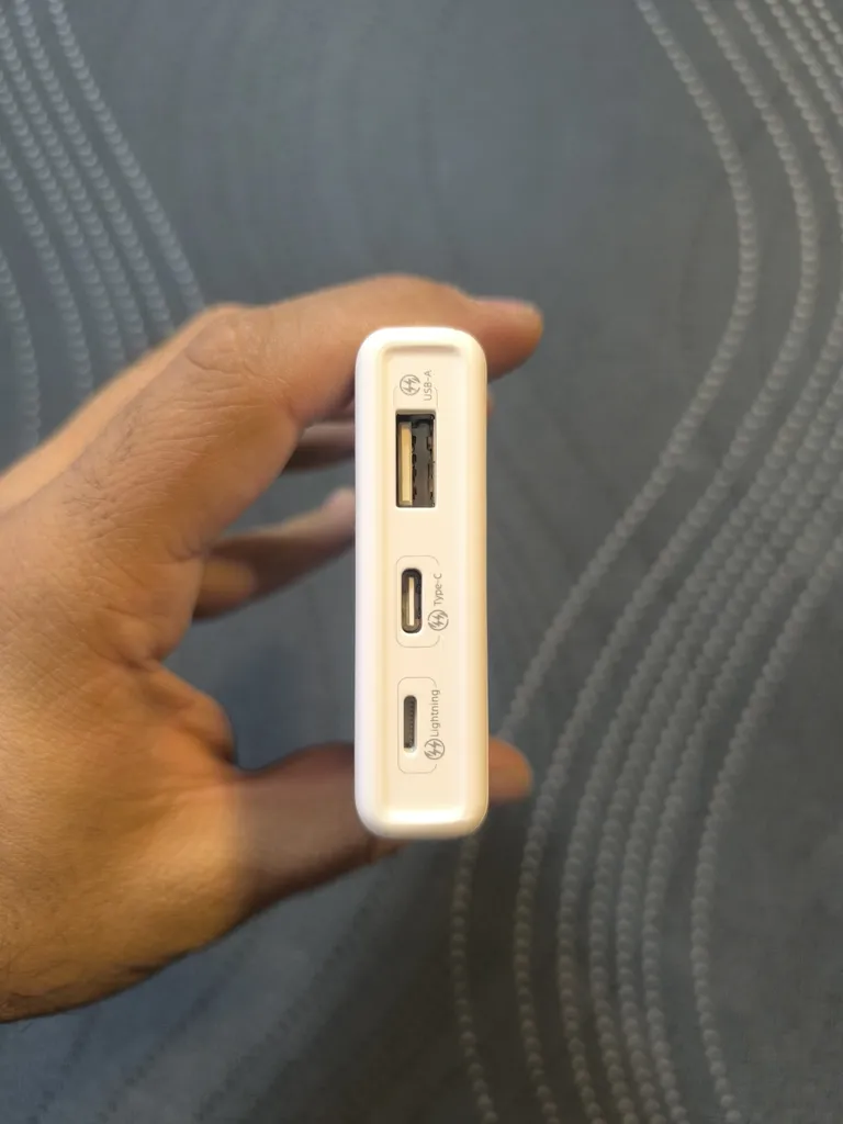 پاوربانک 15 وات رامووس مدل 141 ظرفیت 10000 میلی آمپر ساعت