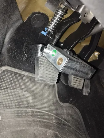 قفل پدال خودرو مدل ir_206