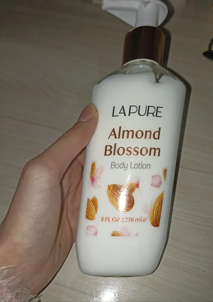 لوسیون بدن لپیور مدل شکوفه بادام حجم 236 میلی لیتر