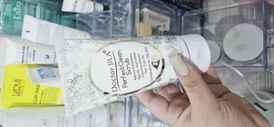 تجریه خرید اسکراب لایه بردار پوست دکتر ژیلا مدل perfect clean حجم 140 میلی لیتر