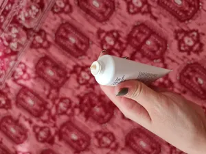 تجریه خرید کرم ضد لک الیوکس مدل Olive Oil حجم 40 میلی لیتر