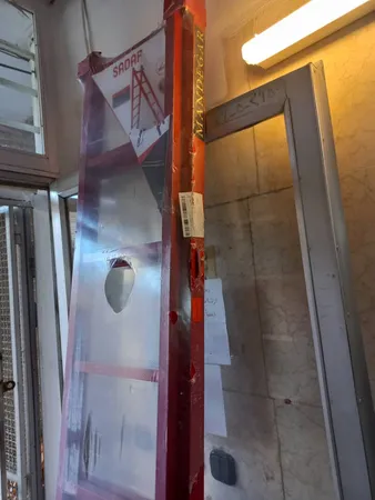 نردبان 18 پله ماندگار مدل صدف به همراه پایه تعادل