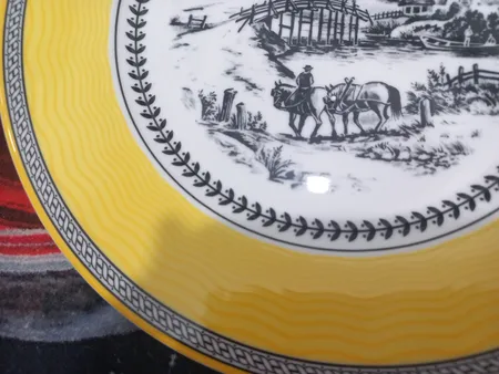 سرویس غذاخوری 28 پارچه 6 نفر چینی زرین ایران مدل ایتالیا اف Village 2 درجه یک