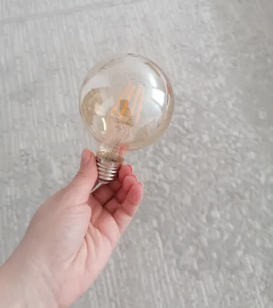 لامپ فیلامنتی 4 وات پی جی تی مدل G80 پایه E27