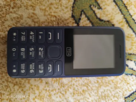 گوشی موبایل تی سی اچ مدل ARC دو سیم‌کارت ظرفیت 4 مگابایت